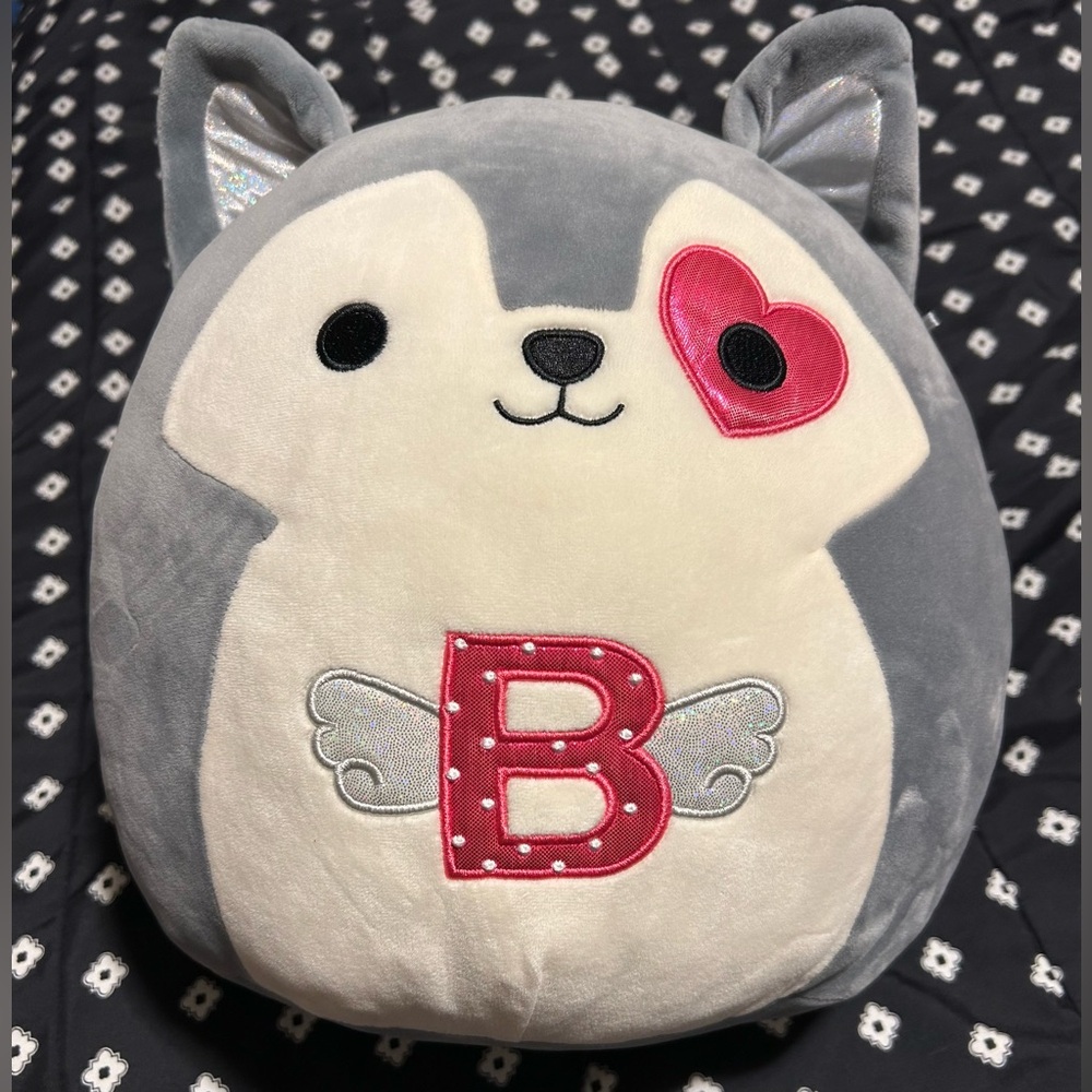 Squishmallows 10inch w/ the letter B Gray and Cream Husky with Red Heart-